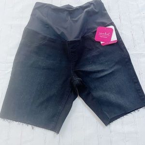 [Isabel Maternity] NWT black raw hem stretch Bermuda shorts 14